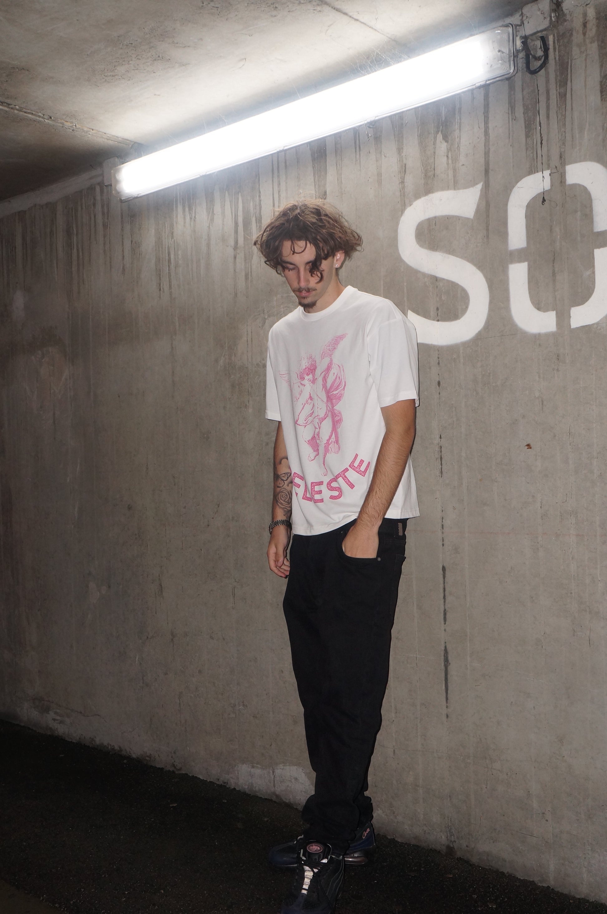 TEE Angels Black And White.